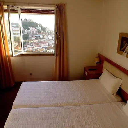 מלון Albergaria Senhora Do Monte 3*