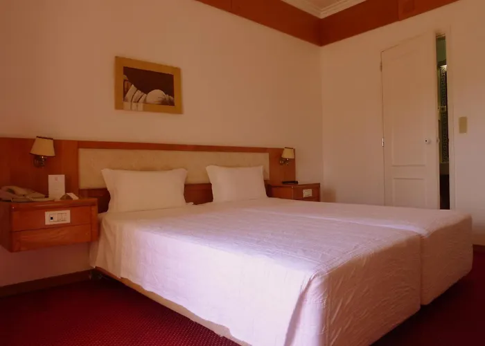 מלון Albergaria Senhora Do Monte 3*